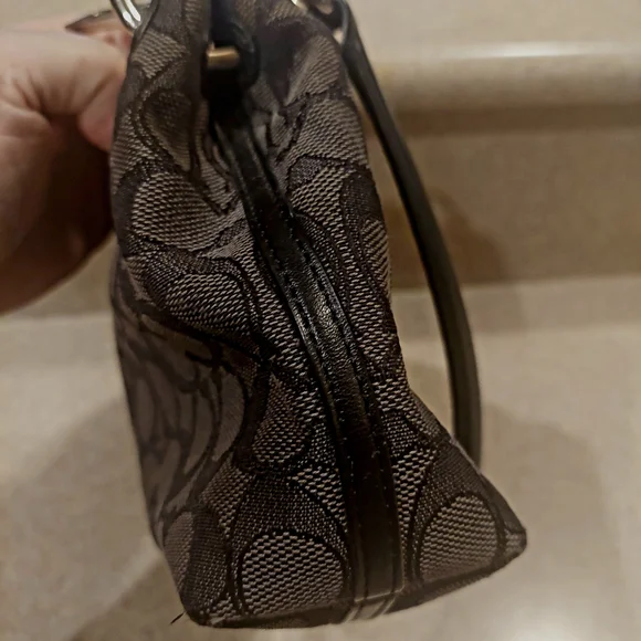 Coach Black Signature Shoulder Bag - Picture 6 of 7